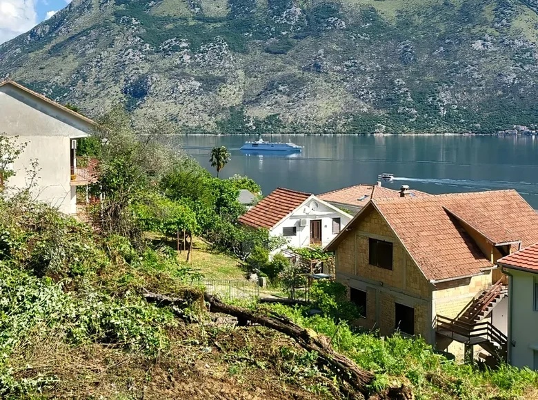 Parcelas  Kotor, Montenegro