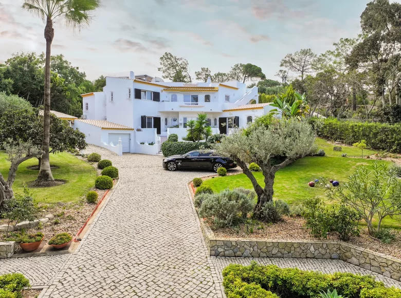 Villa de tres dormitorios 357 m² Almancil, Portugal