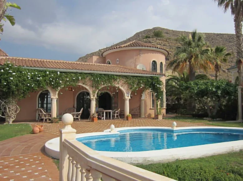 5-Schlafzimmer-Villa 183 m² el Campello, Spanien