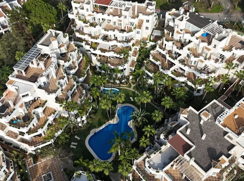 Mieszkanie 3 pokoi 160 m² Marbella, Hiszpania