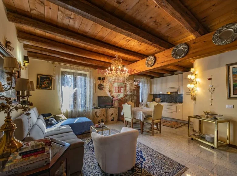 Mieszkanie 3 pokoi 80 m² Bardolino, Włochy