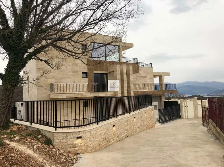 villa de 5 dormitorios 460 m² Pobrde, Montenegro