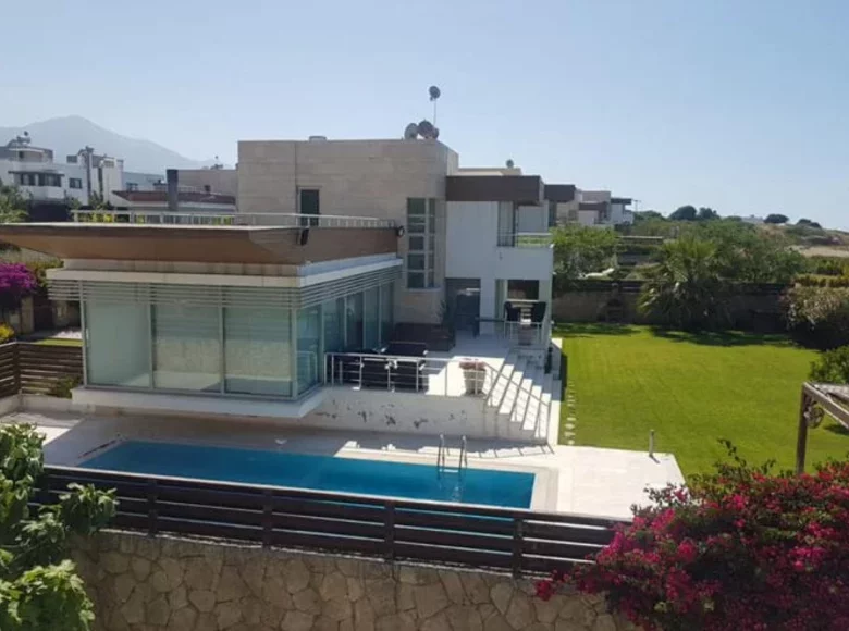 Villa de 4 dormitorios 350 m² Kazafani, Chipre
