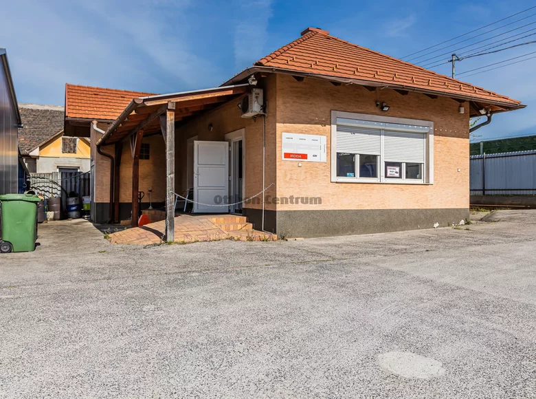 Commercial property 847 m² in Budapest, Hungary