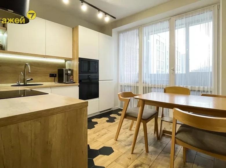 Квартира 2 комнаты 73 м² Ратомка, Беларусь