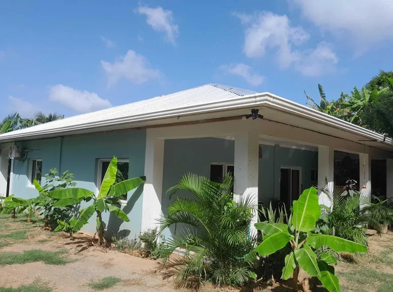Дом 2 спальни 162 м² Six Huts, Гондурас