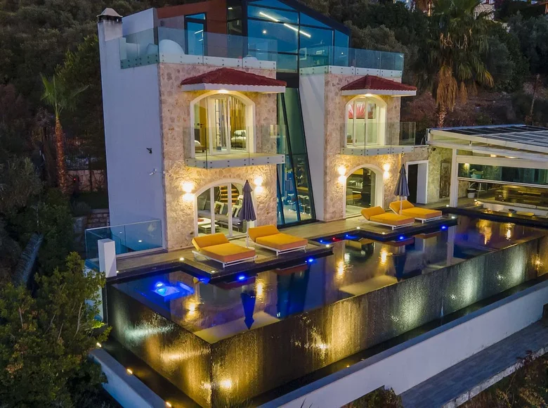 3 bedroom villa 310 m² Kaş, Turkey