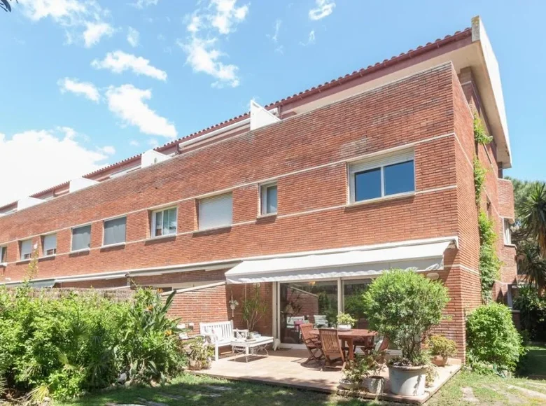 Adosado 4 habitaciones 330 m² Gava, Španjolska