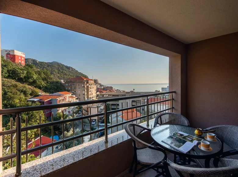 Wohnung 4 Zimmer 100 m² Becici, Montenegro