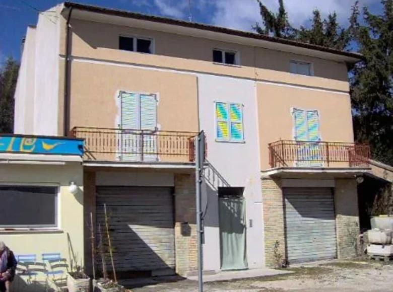 Maison de ville 9 chambres 300 m² Terni, Italie