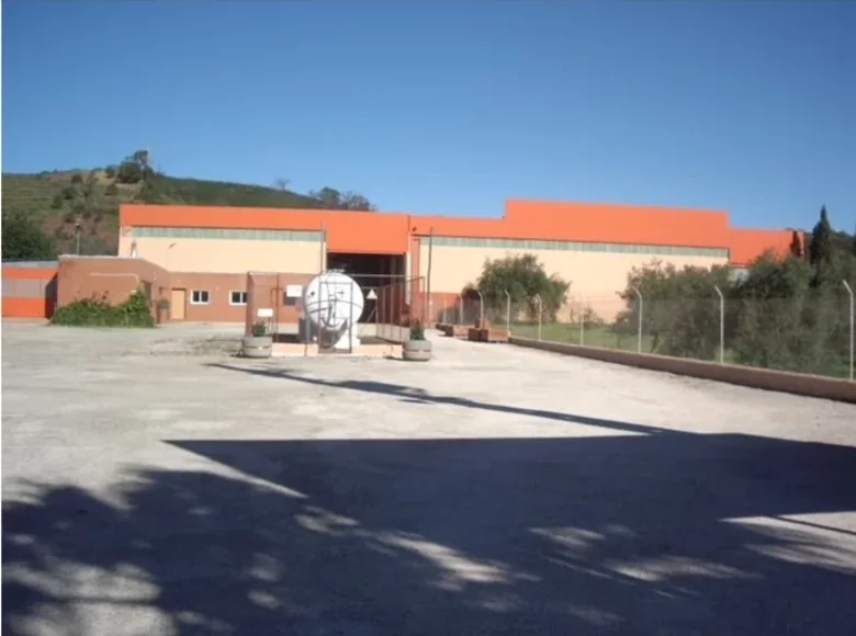 Producción 4 569 m² en Santa Catarina da Fonte do Bispo, Portugal