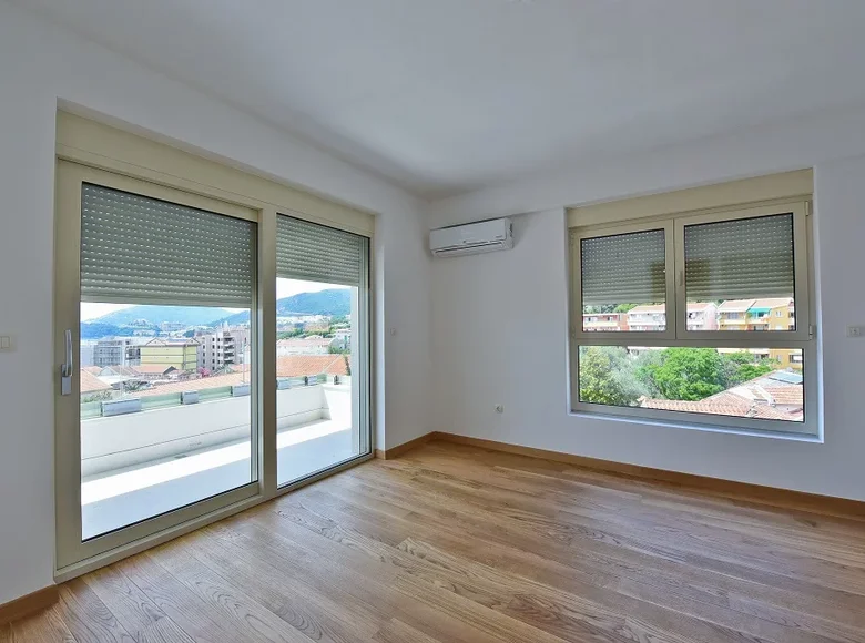 Apartamento 2 habitaciones 73 m² Rafailovici, Montenegro