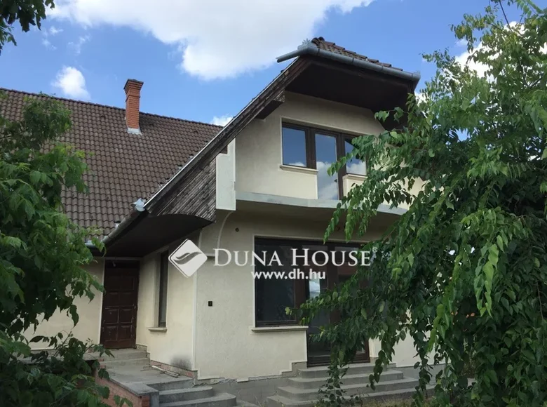 House 210 m² Kiskunfelegyhaza, Hungary