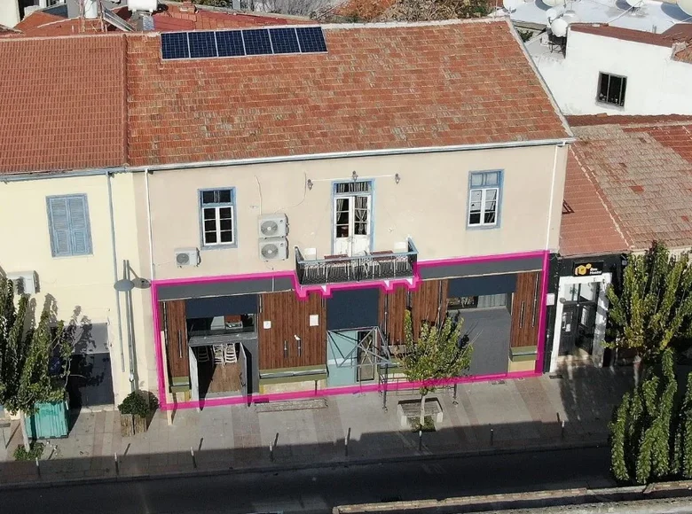 Boutique 272 m² à Limassol, Bases souveraines britanniques