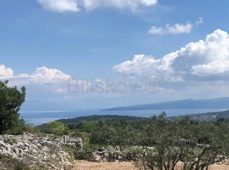 Land 1 500 m² Grohote, Croatia