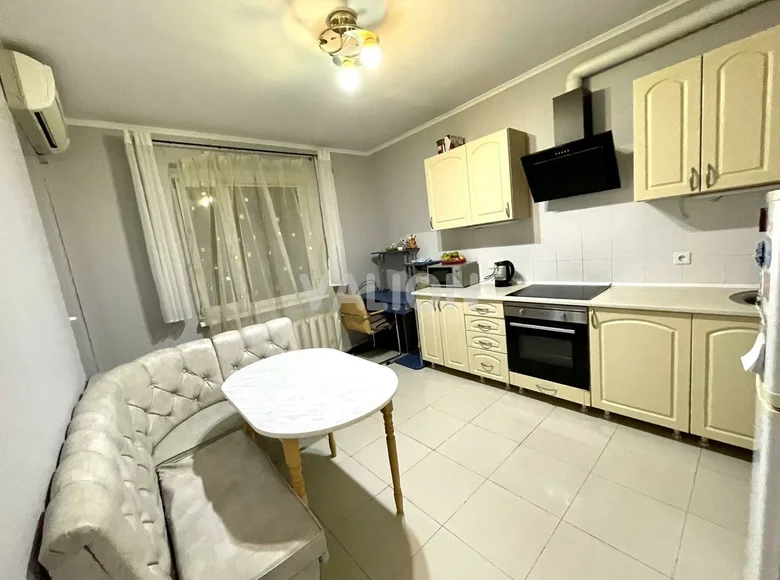 Mieszkanie 2 pokoi 64 m² Kijów, Ukraina