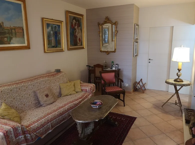 Stadthaus 3 Schlafzimmer  Viareggio, Italien