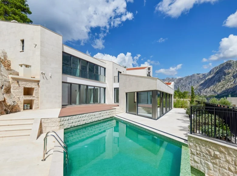 Haus 5 Schlafzimmer 479 m² Prcanj, Montenegro