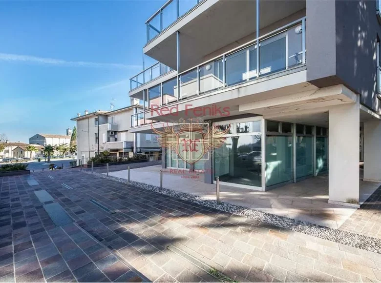 Commercial property 110 m² in Desenzano del Garda, Italy