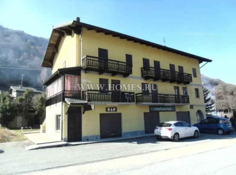 Commercial property 670 m² in Italy, Italy