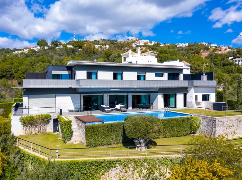 5 bedroom villa 585 m² Malaga, Spain