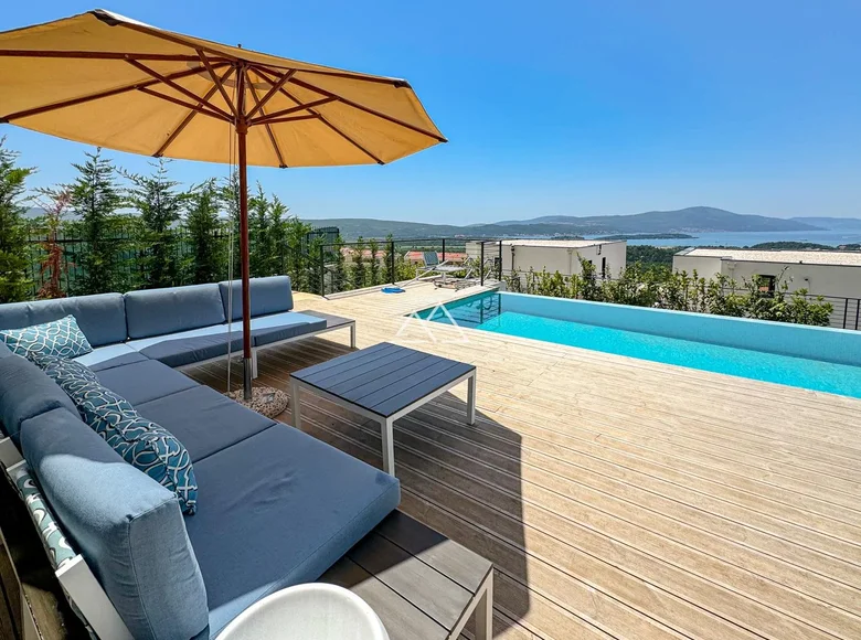 4 bedroom Villa 180 m² Tivat, Montenegro