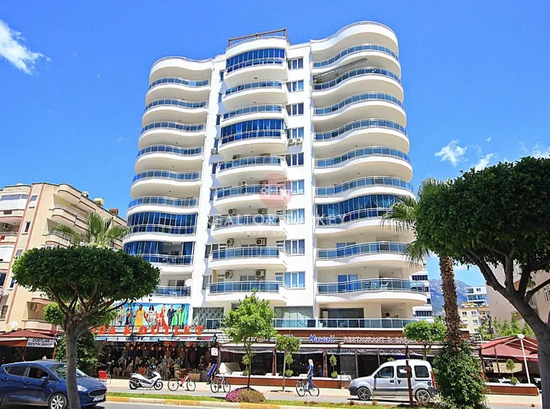 4 bedroom apartment 240 m² Mahmutlar, Turkey