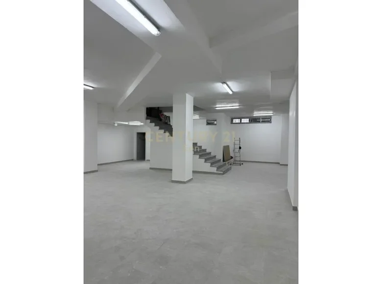 For sale commercial space at level -1, Plazh, Durrës