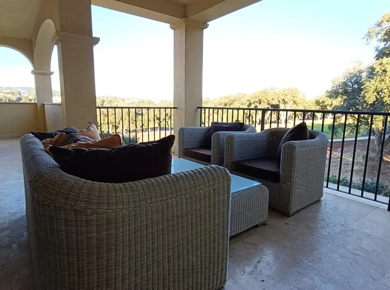 Mieszkanie 2 pokoi 220 m² Guadiaro, Hiszpania