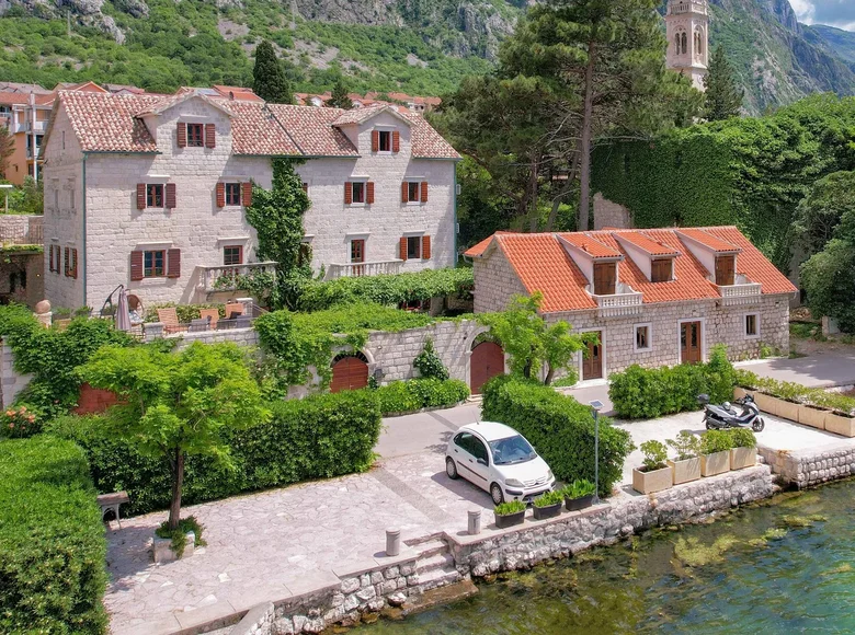 6 bedroom house 415 m² Dobrota, Montenegro