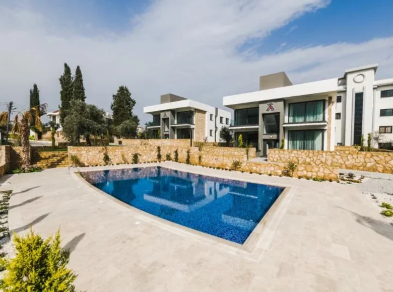 Mieszkanie 2 pokoi 105 m² Kyrenia, Cyprus