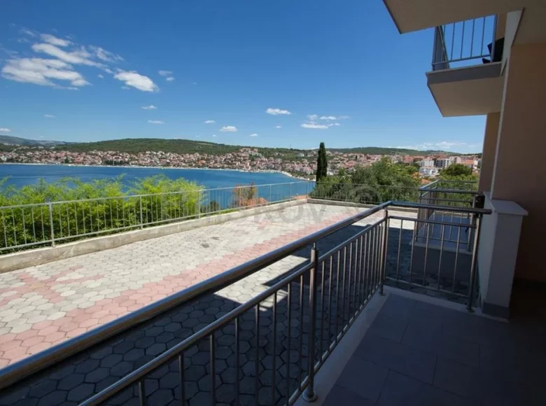 Mieszkanie 2 pokoi 55 m² Okrug Gornji, Chorwacja