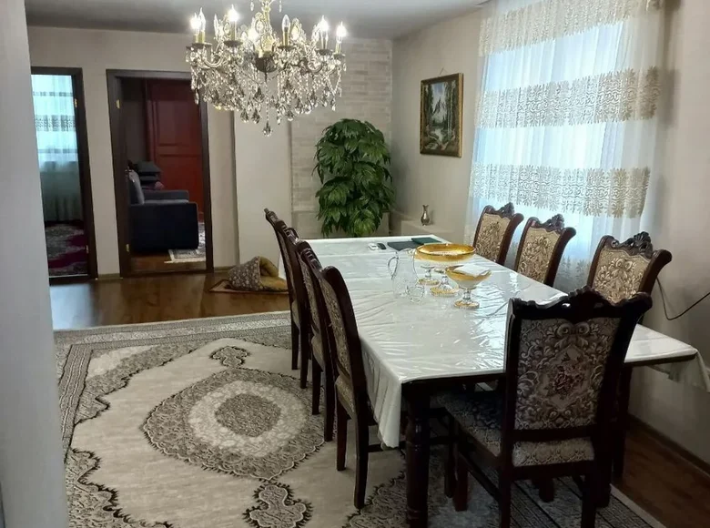 Kvartira 3 xonalar 68 m² Toshkentda