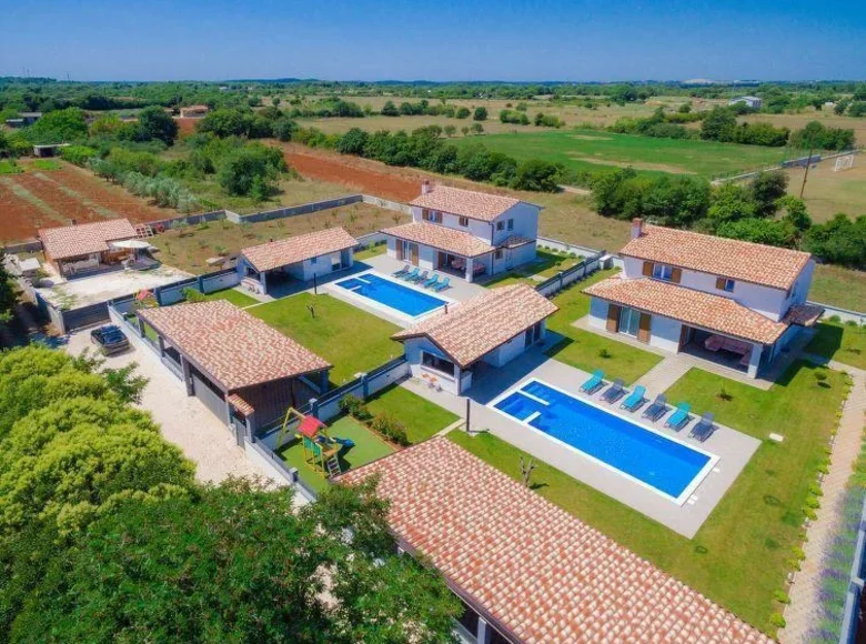 6 bedroom villa 680 m² Grad Pula, Croatia