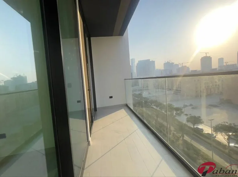 Квартира 1 комната 694 м² Дубай, ОАЭ