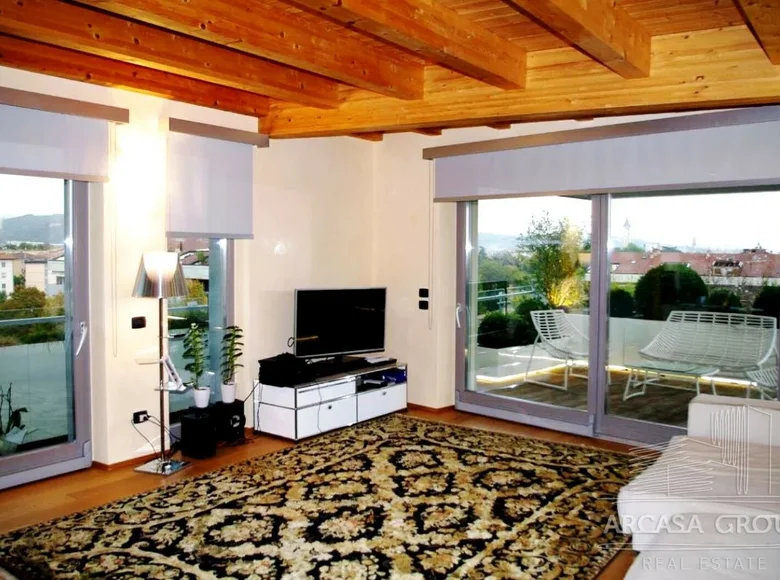  3 bedrooms 180 m² Verona, Italy