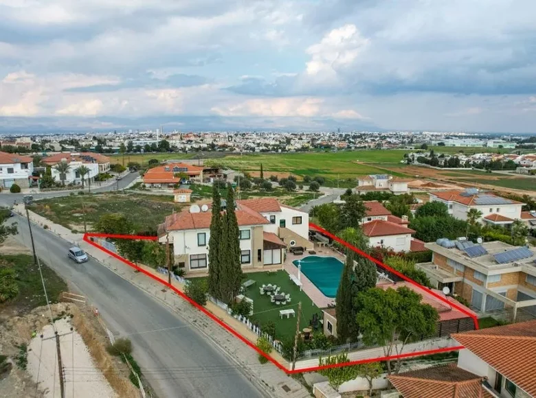 Dom wolnostojący 1 pokój 372 m² Strovolos, Cyprus