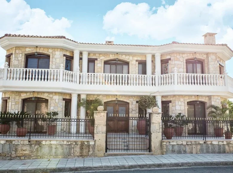 6 bedroom villa 500 m² Mesa Geitonia, Cyprus