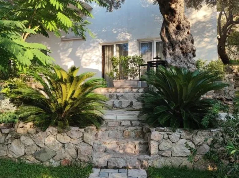 5 bedroom house 350 m² Bartula, Montenegro