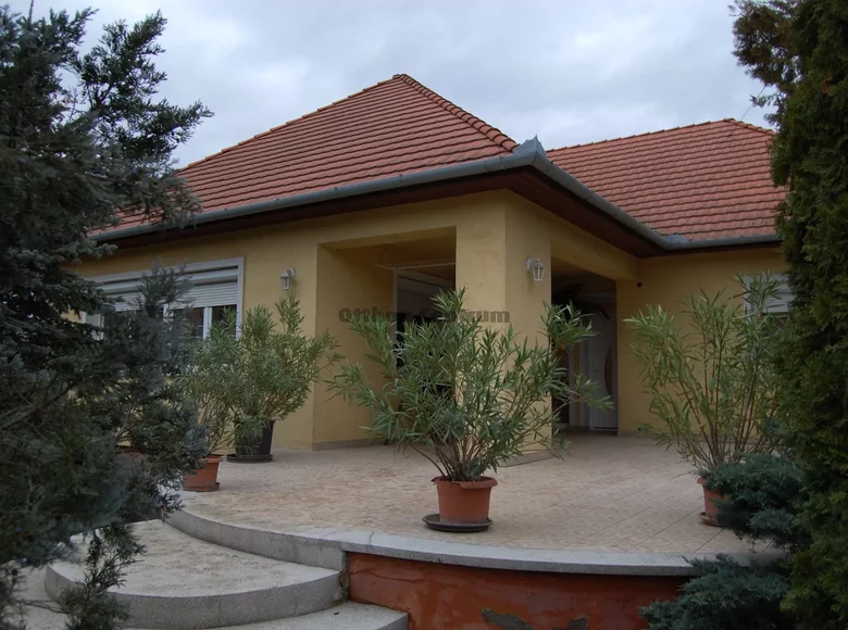 3 room house 98 m² Goedoello, Hungary
