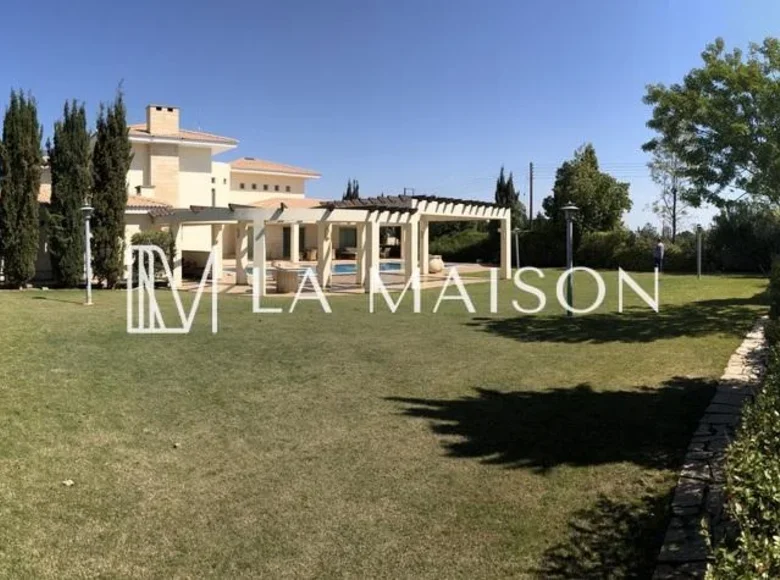6 bedroom house 1 000 m² in Strovolos, Cyprus