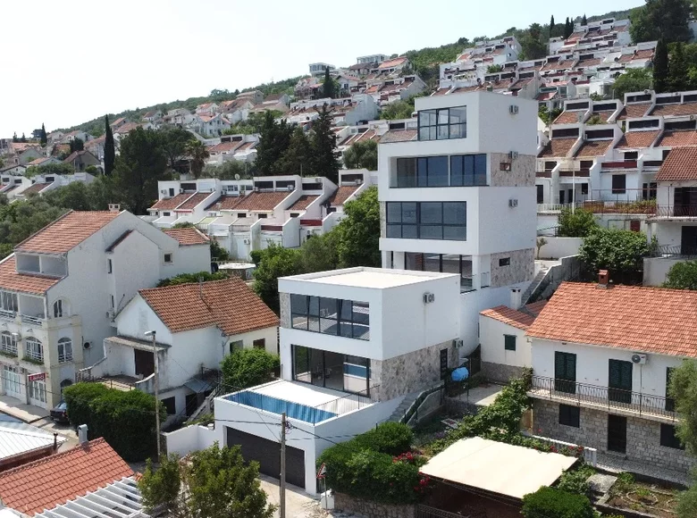 3-Schlafzimmer-Villa 315 m² Tivat, Montenegro