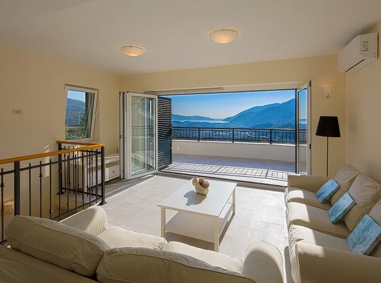 3-Schlafzimmer-Villa 130 m² Herceg Novi, Montenegro