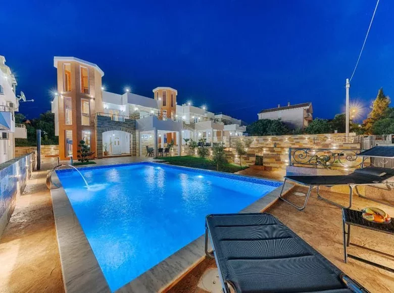 4 bedroom Villa 180 m² Dobra Voda, Montenegro