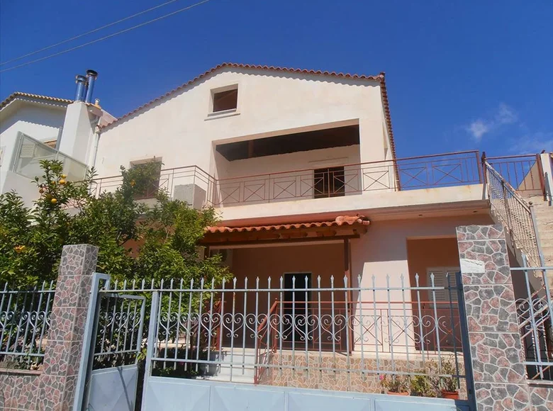 Cottage 5 bedrooms with sea view, with first coastline for sale in