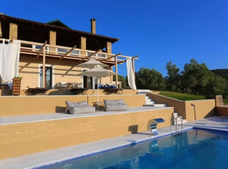 5 bedroom villa 200 m² demos kassandras, Greece