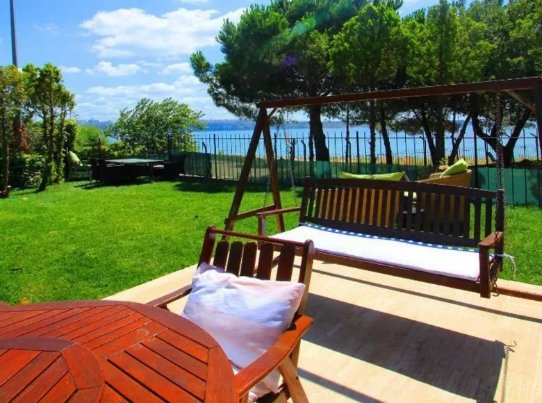 6 bedroom villa  Bueyuekcekmece, Turkey