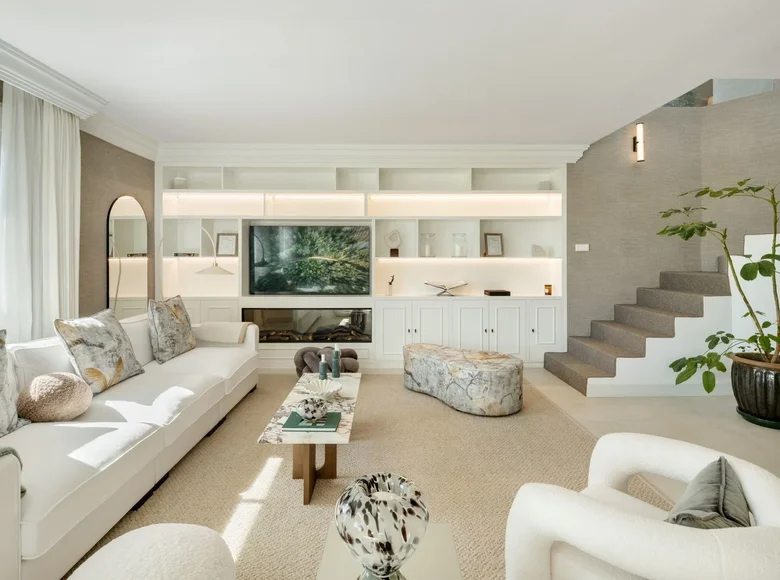 Mieszkanie 5 pokojów 231 m² Malaga, Hiszpania