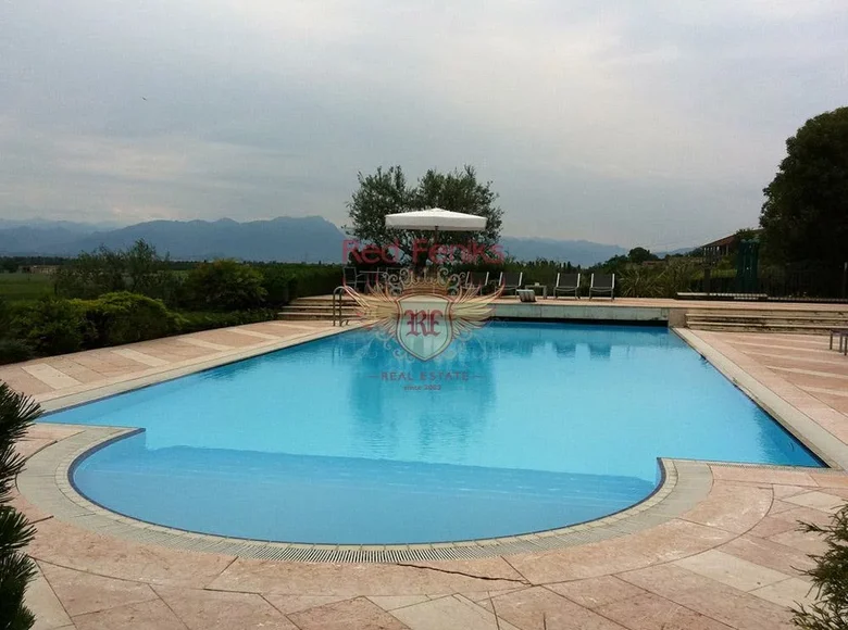 Villa de 6 habitaciones 1 200 m² Desenzano del Garda, Italia