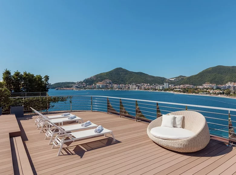 Multilevel apartments 3 bedrooms 282 m² Budva, Montenegro